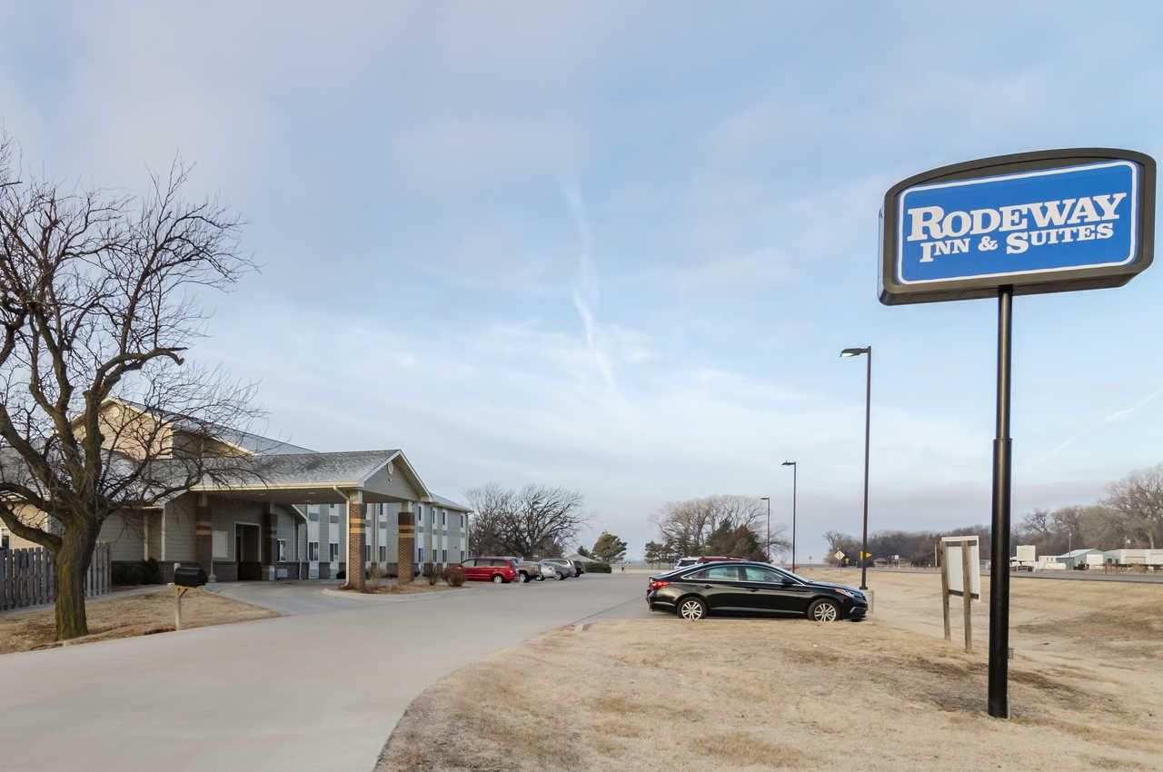 Rodeway Inn Larned Exterior photo