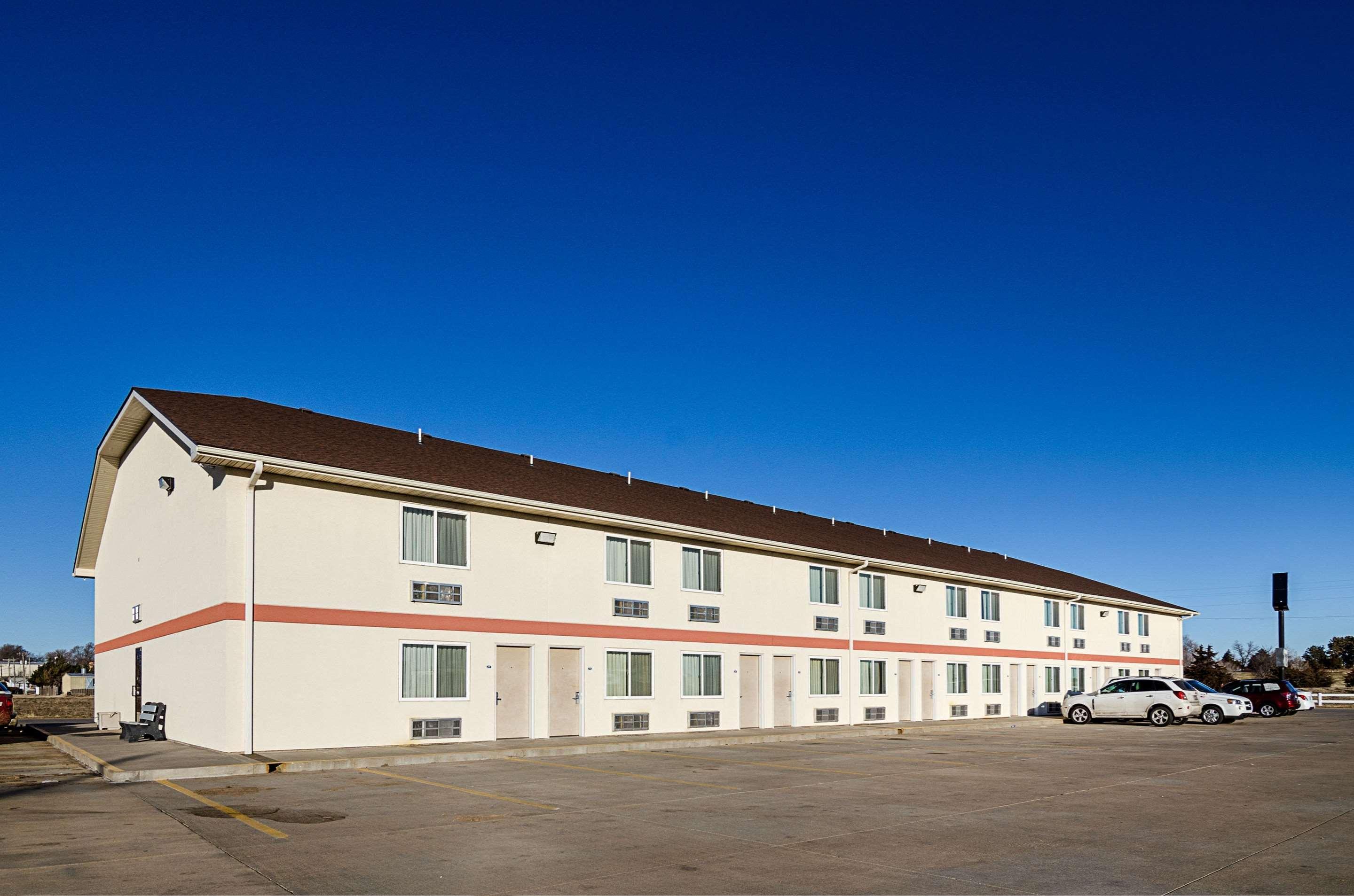Rodeway Inn Larned Exterior photo